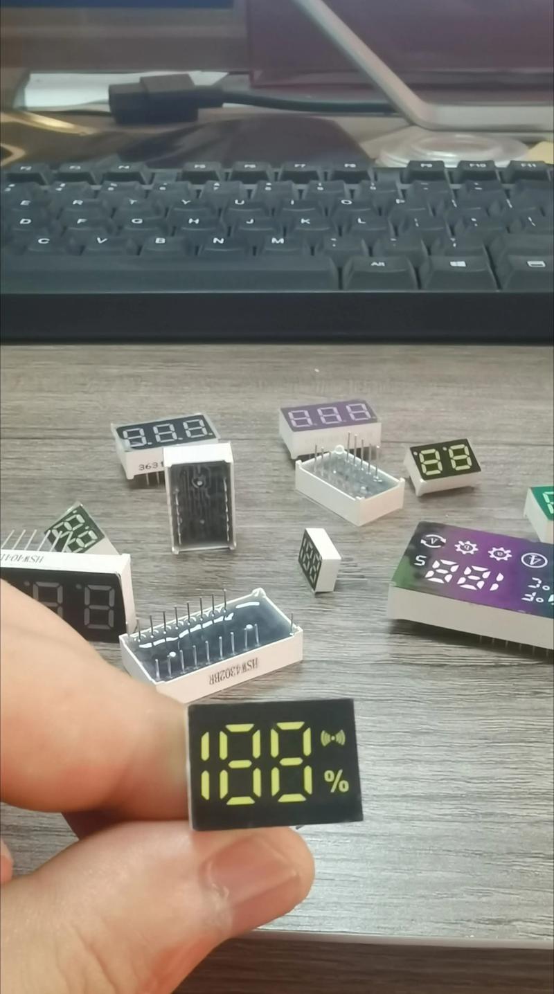 引領(lǐng)照明未來 專業(yè)制造LED數(shù)碼管、平面管、數(shù)碼屏、多彩屏、貼片數(shù)碼管及LED泛光燈